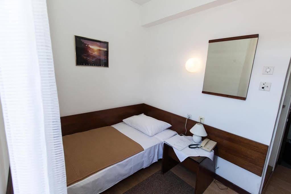 Hotel Zagreb Crikvenica Extérieur photo