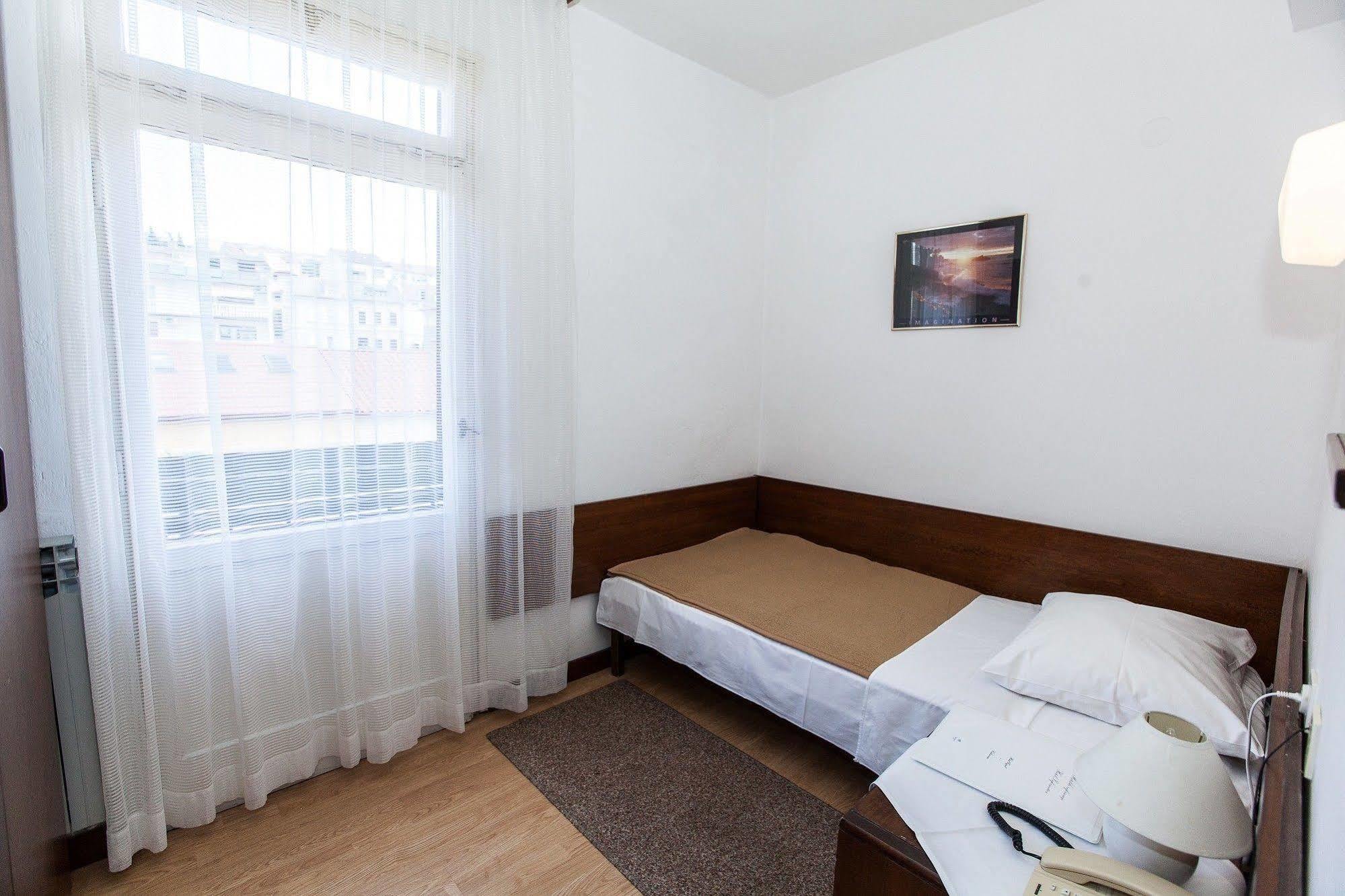 Hotel Zagreb Crikvenica Extérieur photo