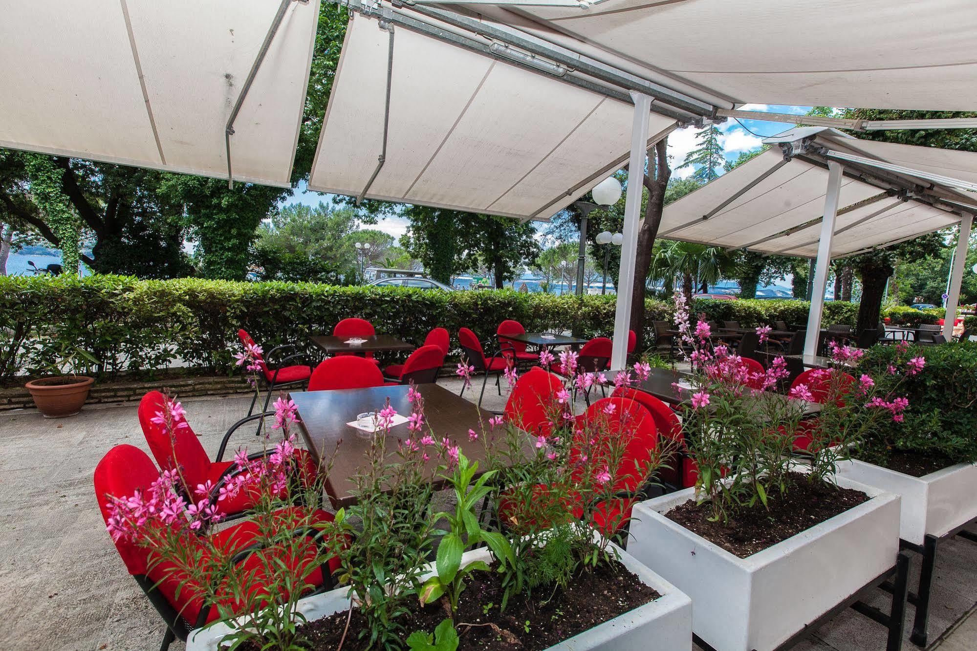Hotel Zagreb Crikvenica Extérieur photo